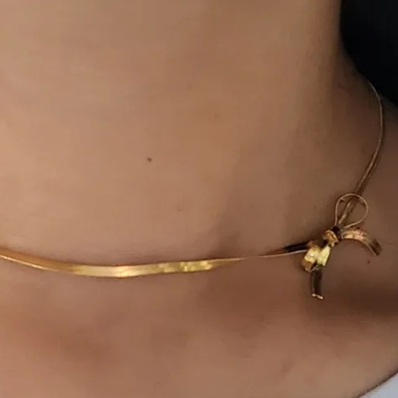 Gold bow snake chain - Picture 3 of 4